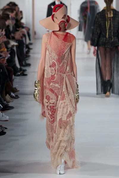 Look 10
